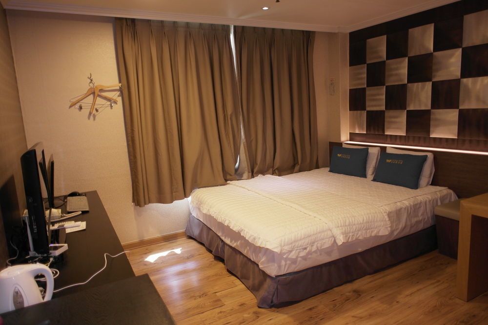 Central Hotel ČČchangwon Exteriér fotografie