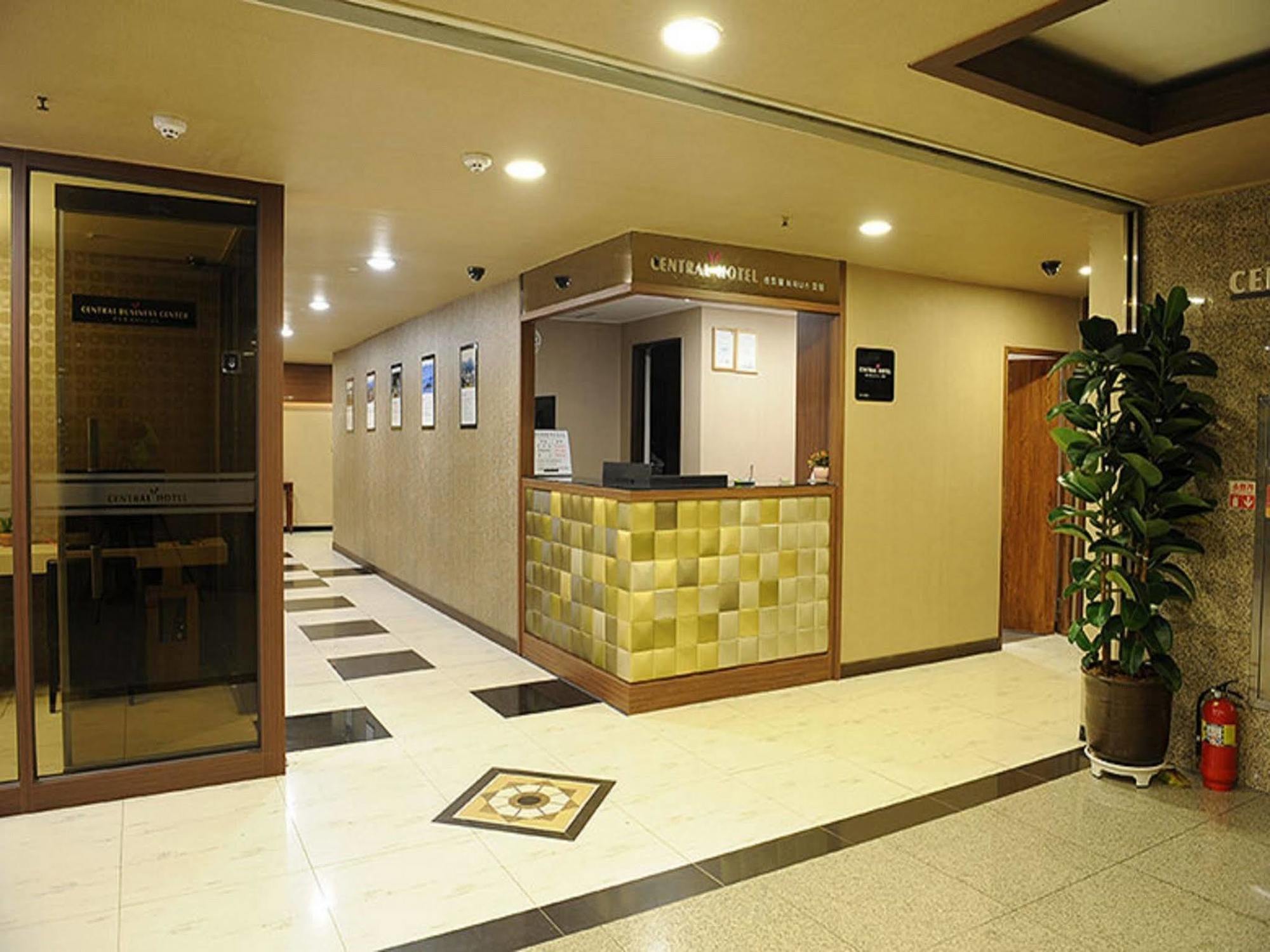 Central Hotel ČČchangwon Exteriér fotografie