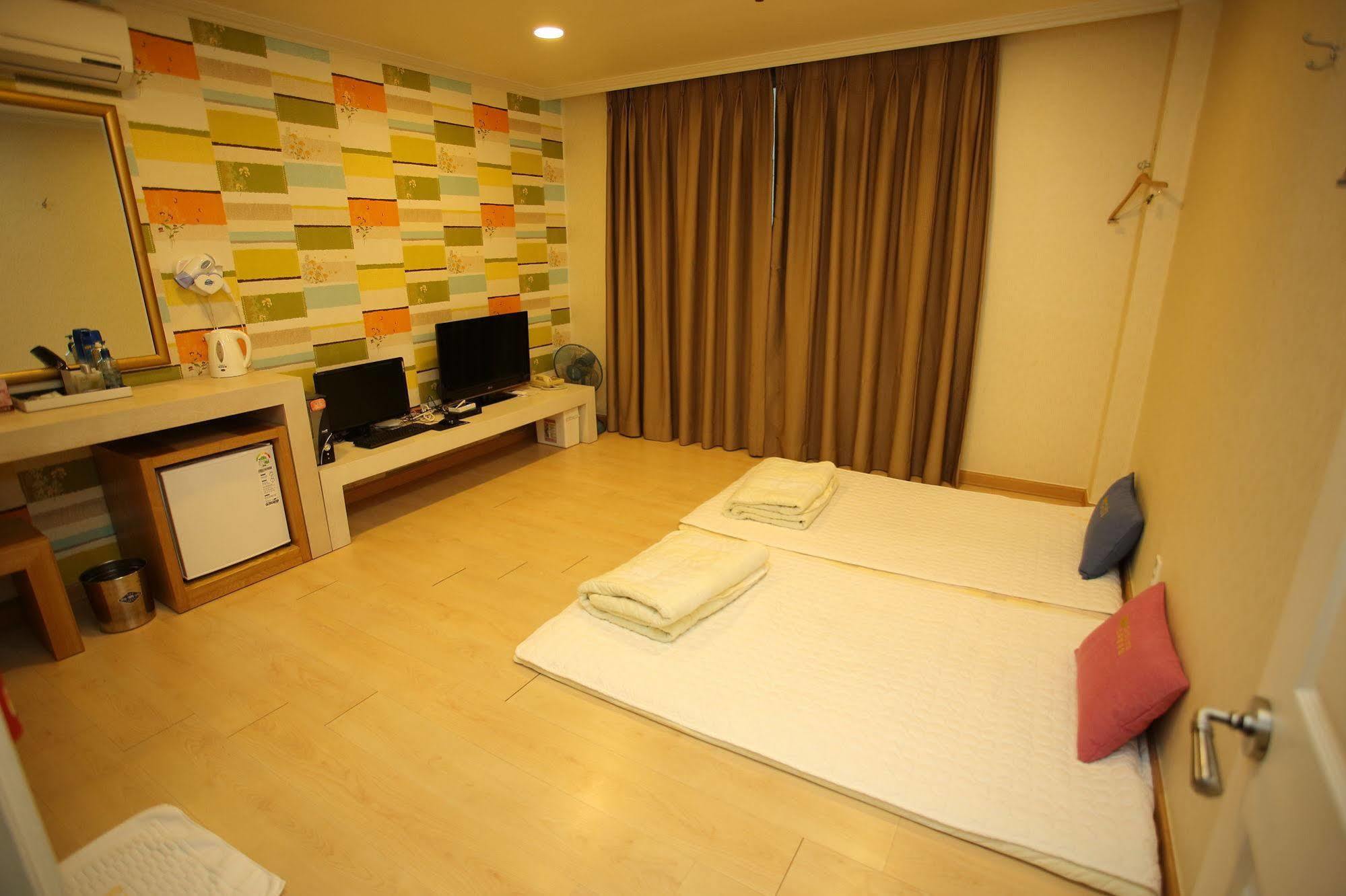Central Hotel ČČchangwon Exteriér fotografie
