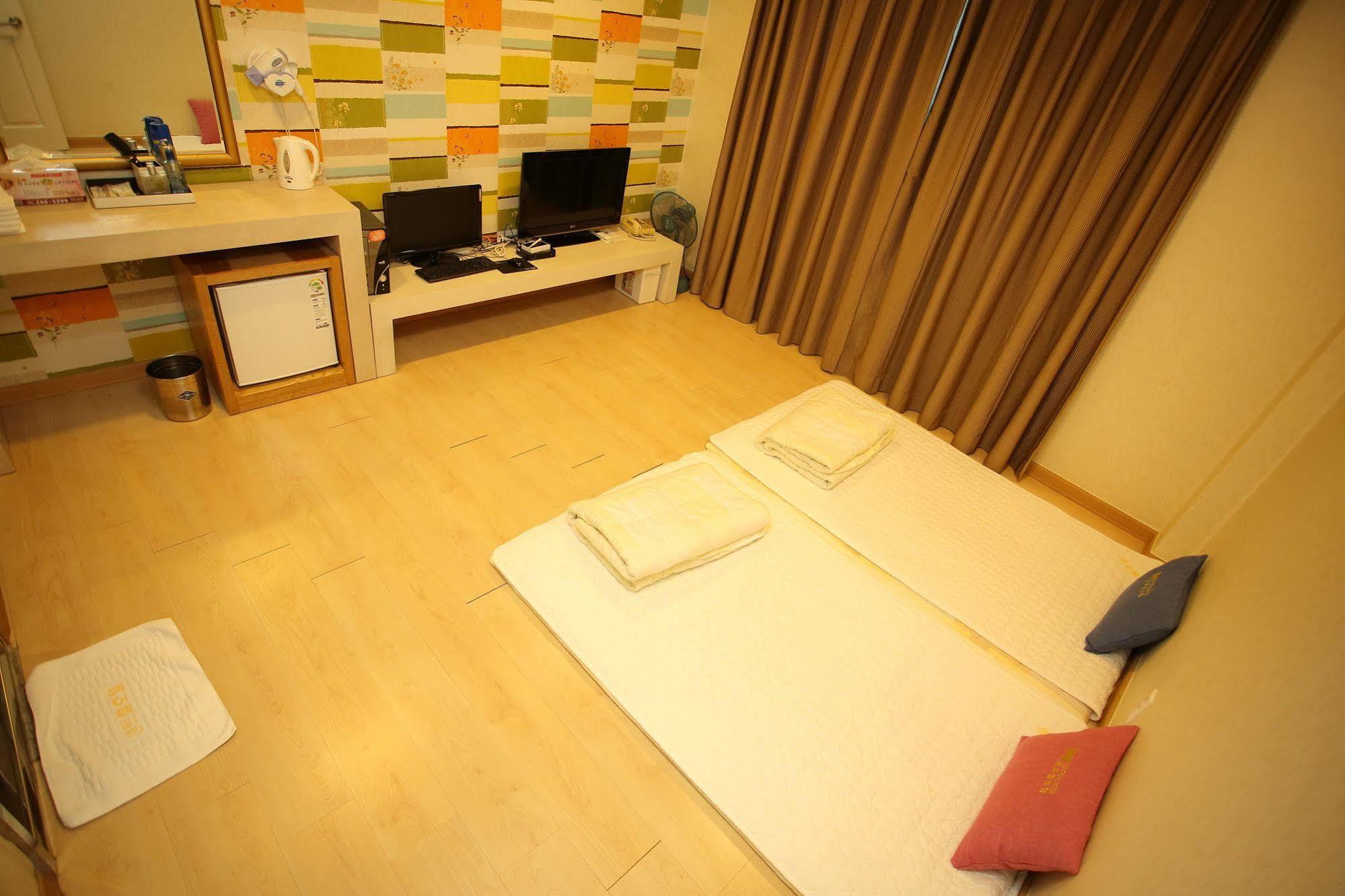Central Hotel ČČchangwon Exteriér fotografie