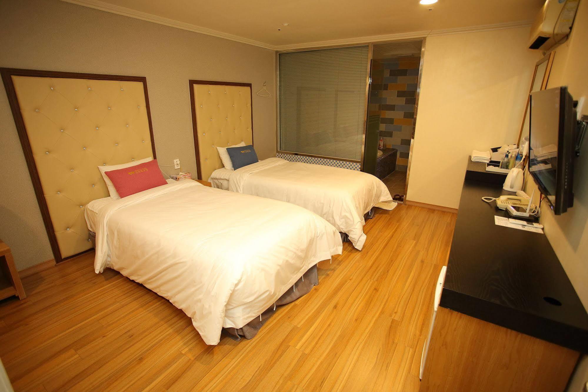 Central Hotel ČČchangwon Exteriér fotografie