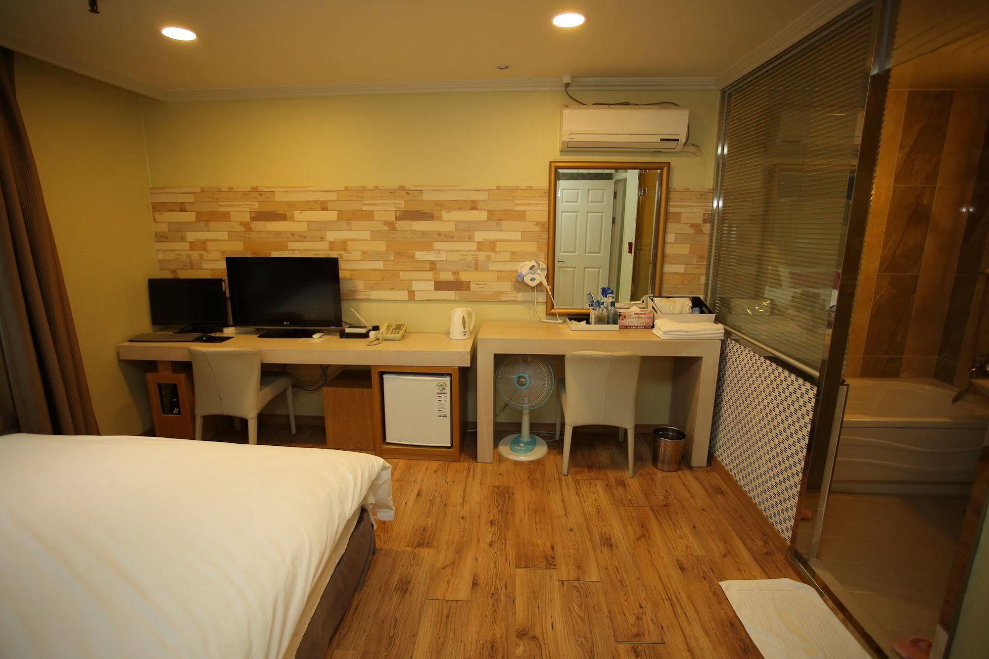 Central Hotel ČČchangwon Exteriér fotografie