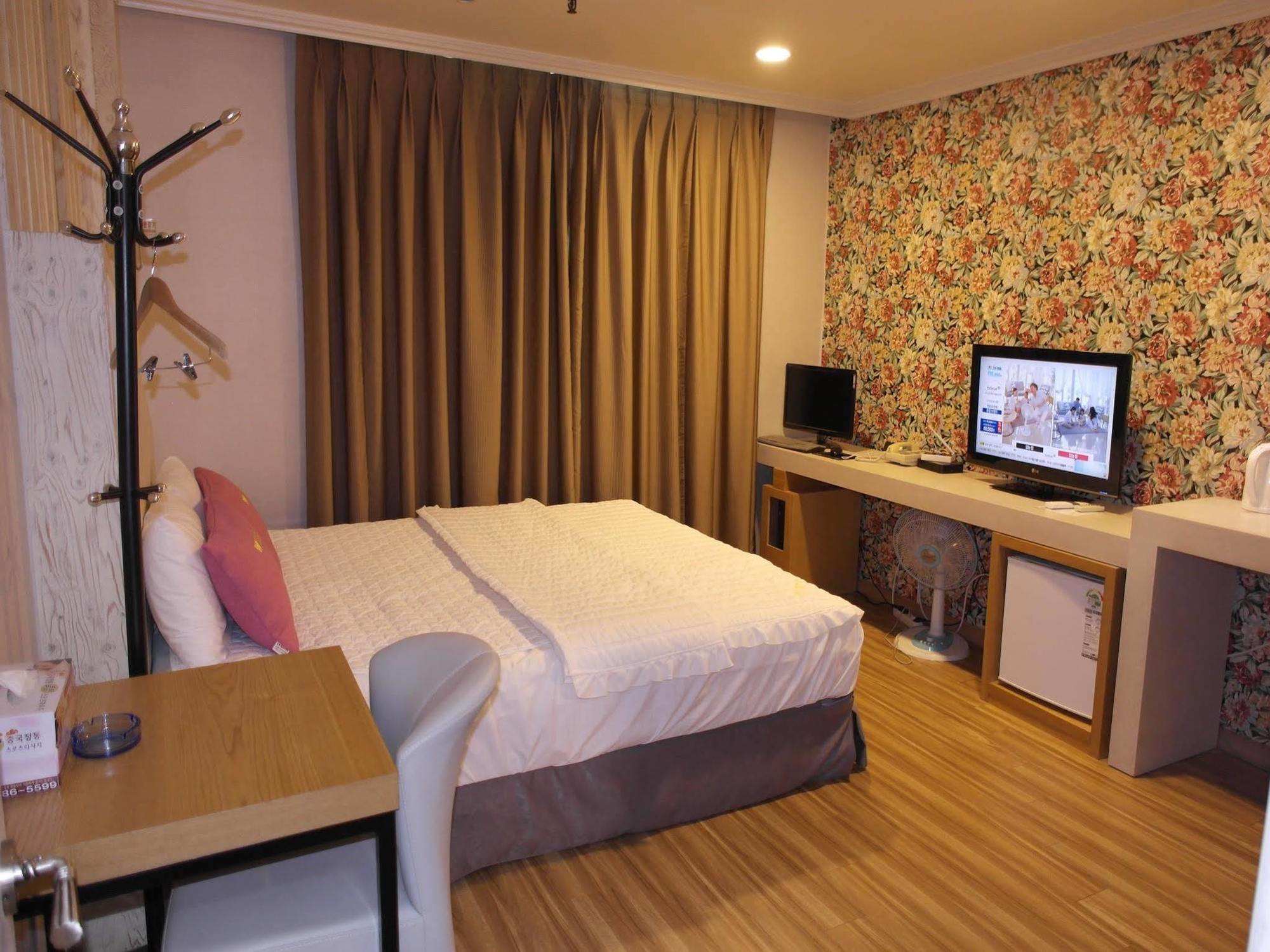 Central Hotel ČČchangwon Exteriér fotografie